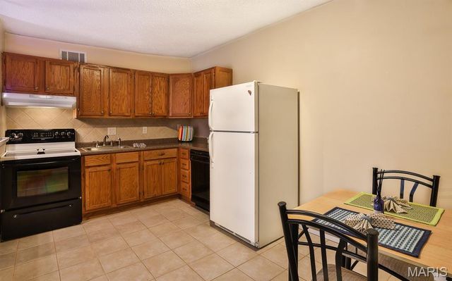 2800 Black Forest Drive C, Oakville, MO 63129