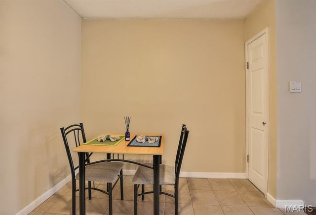 2800 Black Forest Drive C, Oakville, MO 63129