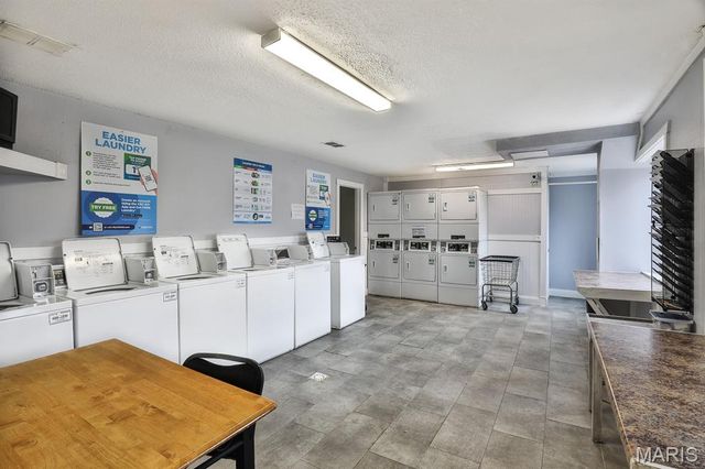 2800 Black Forest Drive C, Oakville, MO 63129