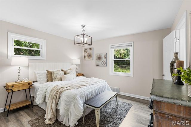 1124 Putter Lane, University City, MO 63132
