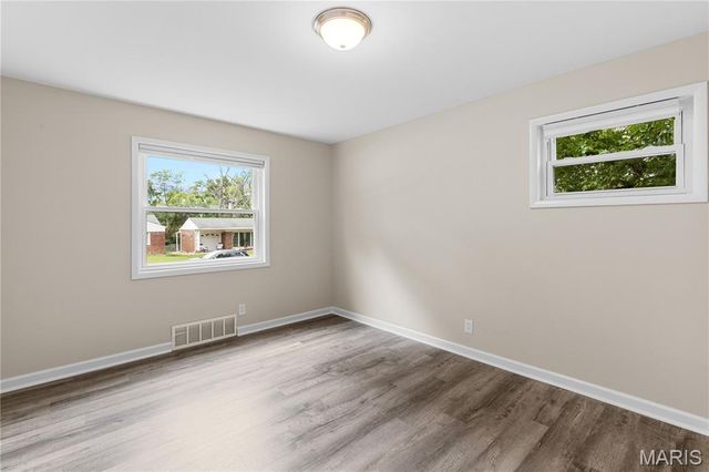 1124 Putter Lane, University City, MO 63132