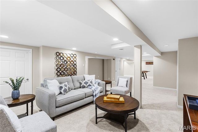 1124 Putter Lane, University City, MO 63132