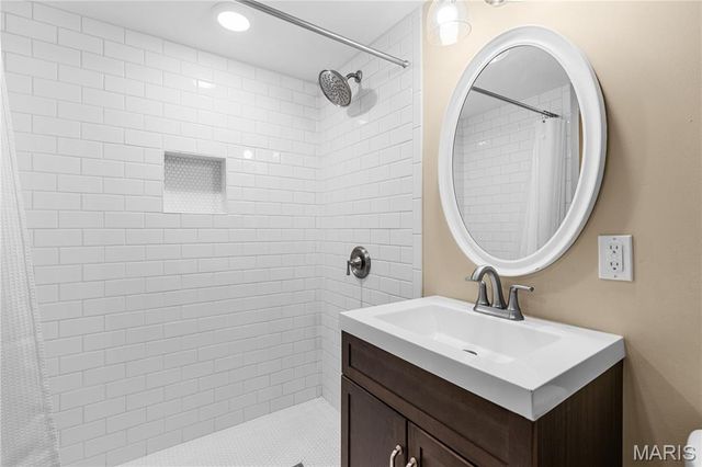 1124 Putter Lane, University City, MO 63132