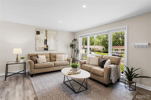 1124 Putter Lane, University City, MO 63132