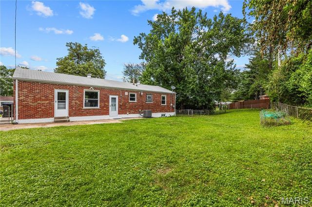 1124 Putter Lane, University City, MO 63132