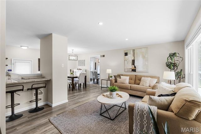 1124 Putter Lane, University City, MO 63132