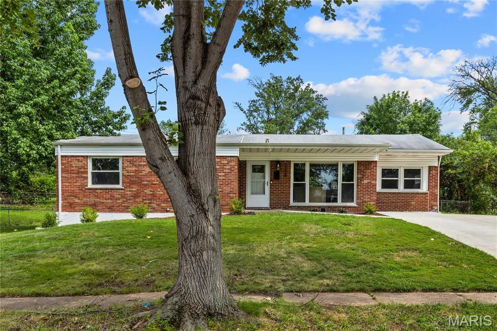 1124 Putter Lane, University City, MO 63132