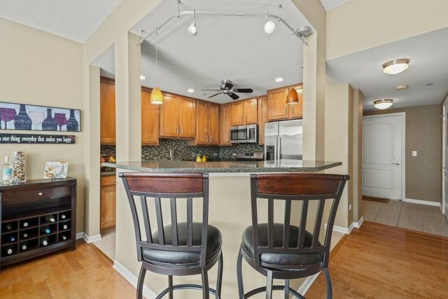 855 E 22nd Street 214, Lombard, IL 60148