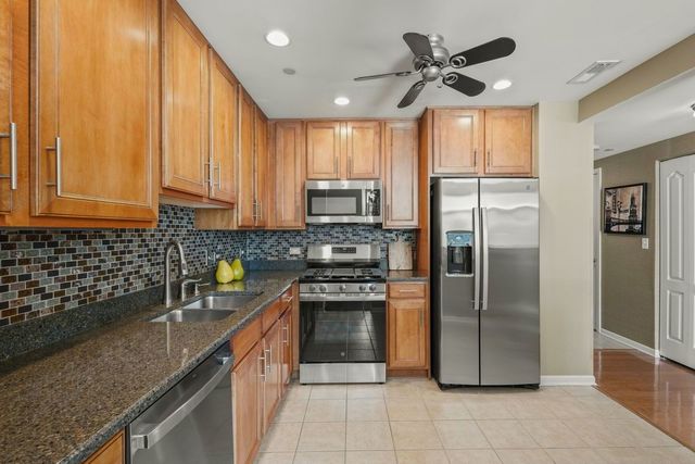 855 E 22nd Street 214, Lombard, IL 60148