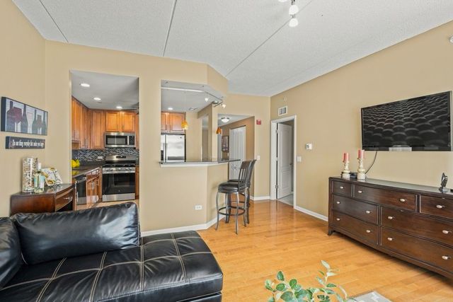 855 E 22nd Street 214, Lombard, IL 60148