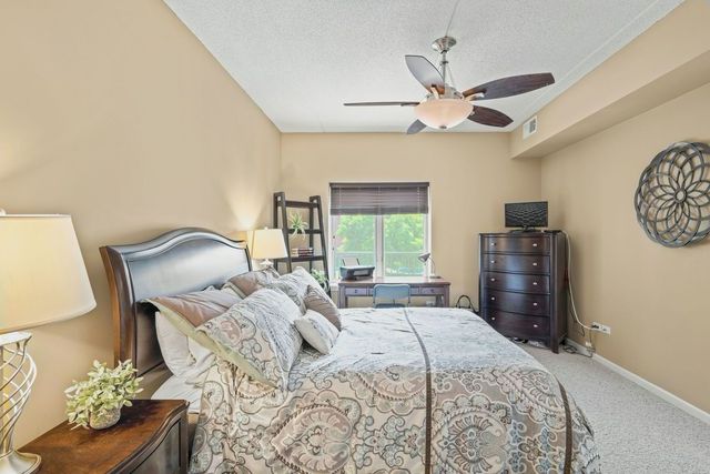 855 E 22nd Street 214, Lombard, IL 60148