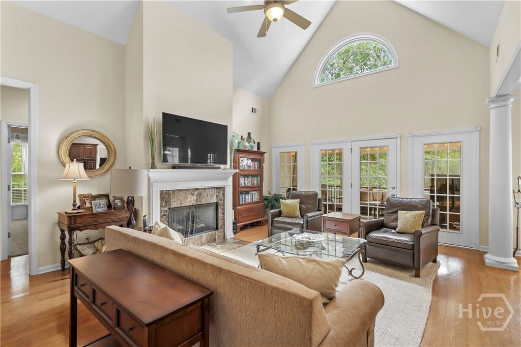 Image 10 of property listing at 430 Fancy Court, Richmond Hill, GA 31324