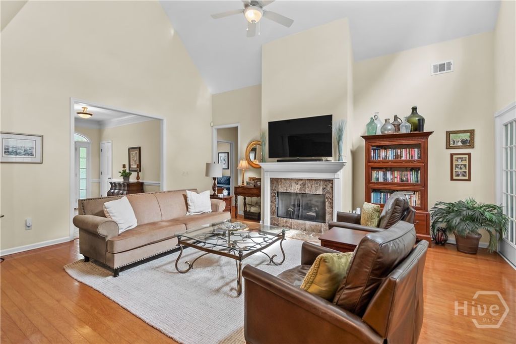 Image 12 of property listing at 430 Fancy Court, Richmond Hill, GA 31324