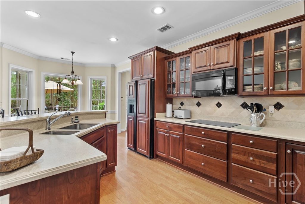 Image 17 of property listing at 430 Fancy Court, Richmond Hill, GA 31324