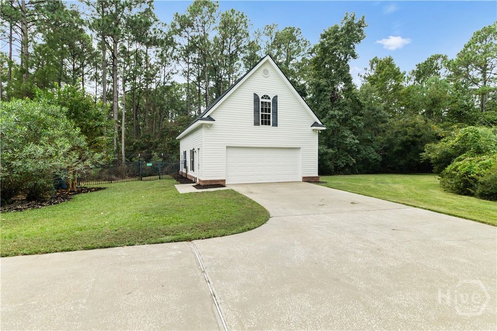 Image 42 of property listing at 430 Fancy Court, Richmond Hill, GA 31324