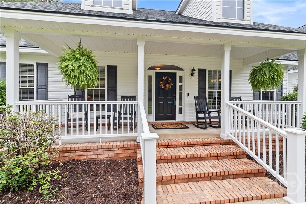 Image 5 of property listing at 430 Fancy Court, Richmond Hill, GA 31324