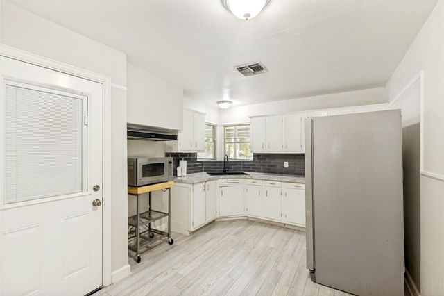 5614 Westover Street, Houston, TX 77033