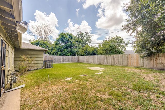 5614 Westover Street, Houston, TX 77033