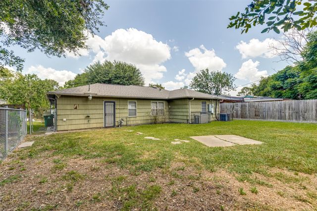 5614 Westover Street, Houston, TX 77033
