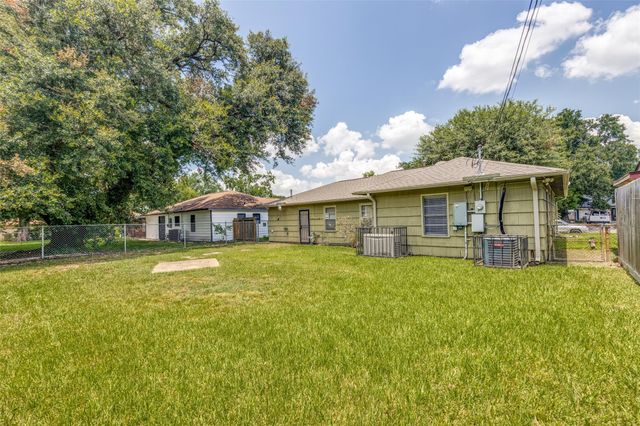5614 Westover Street, Houston, TX 77033