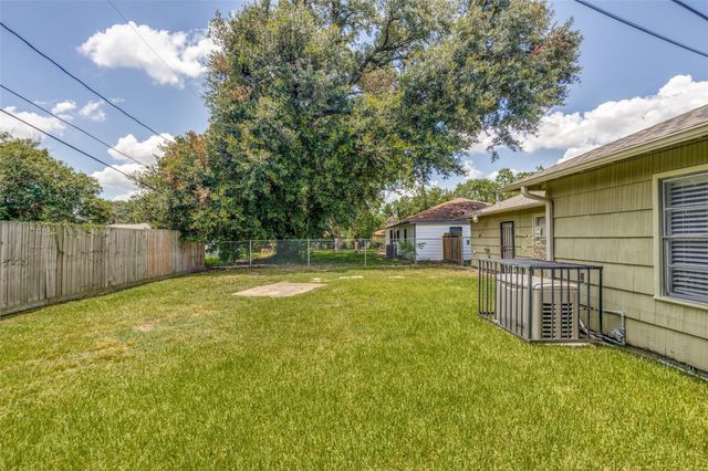 5614 Westover Street, Houston, TX 77033