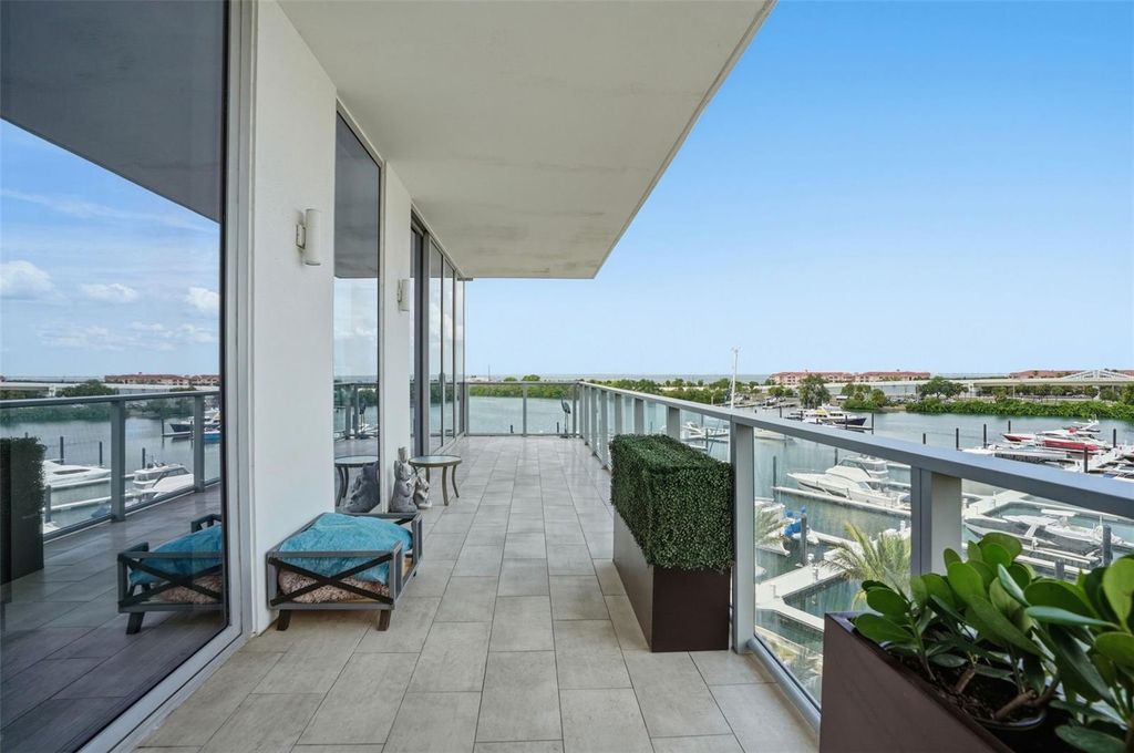 Image 4 of property listing at 5120 MARINA WAY 4408, Tampa, FL 33611