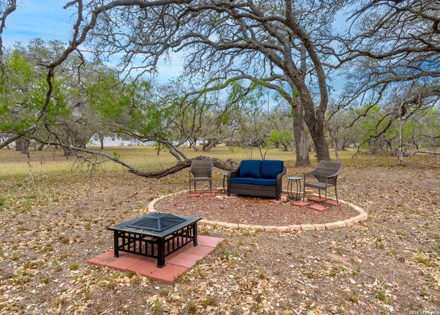 190 Bailee Cir, Poteet, TX 78065