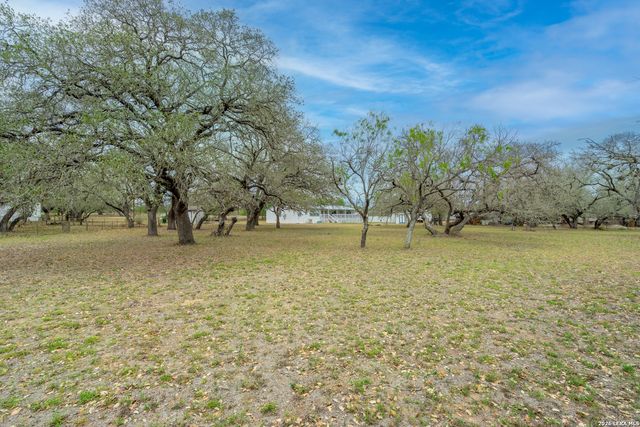 190 Bailee Cir, Poteet, TX 78065