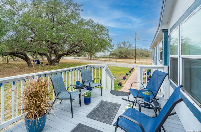 190 Bailee Cir, Poteet, TX 78065
