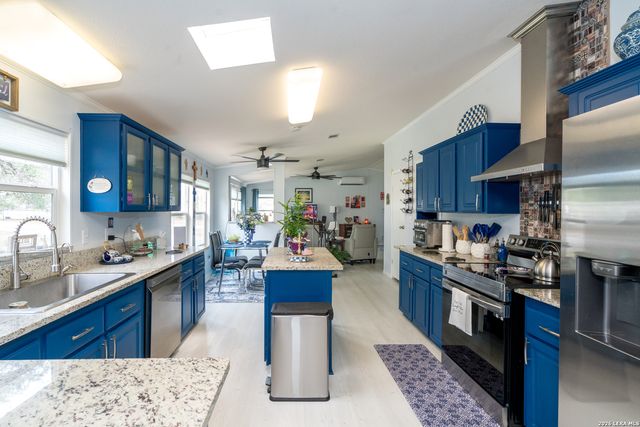 190 Bailee Cir, Poteet, TX 78065