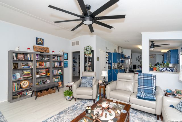 190 Bailee Cir, Poteet, TX 78065