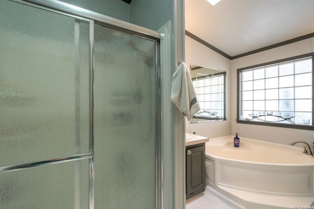 190 Bailee Cir, Poteet, TX 78065