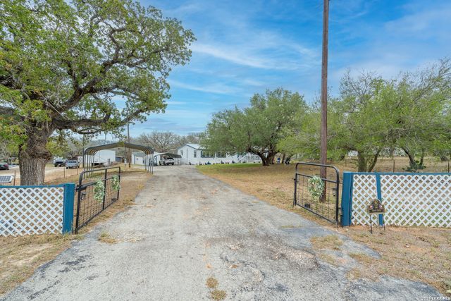 190 Bailee Cir, Poteet, TX 78065