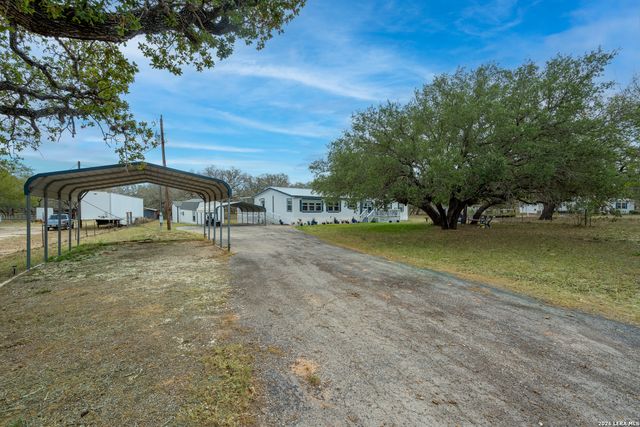 190 Bailee Cir, Poteet, TX 78065