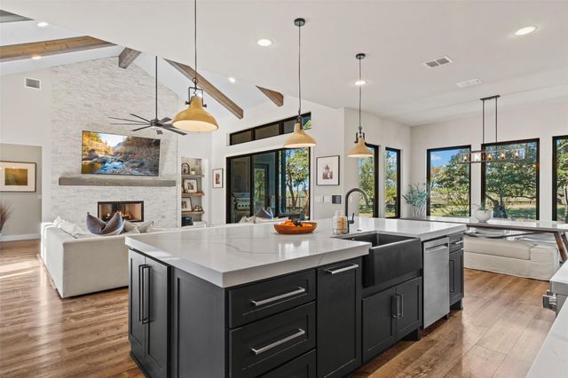 316 Stockman DR, Dripping Springs, TX 78620