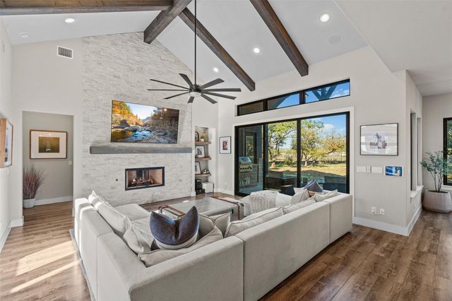 316 Stockman DR, Dripping Springs, TX 78620