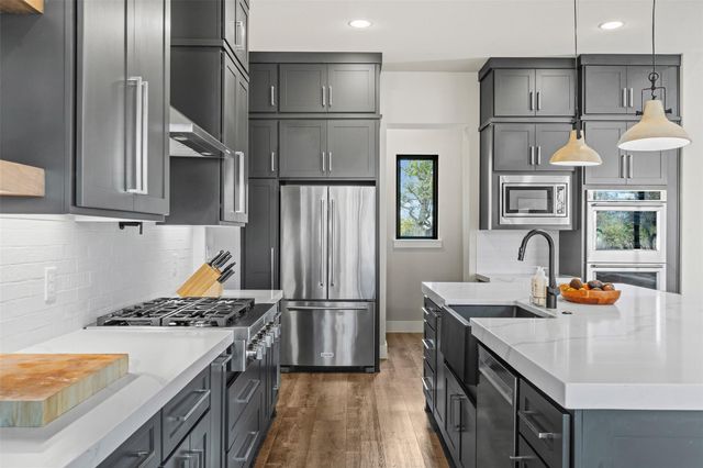 316 Stockman DR, Dripping Springs, TX 78620