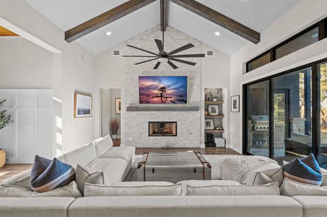 316 Stockman DR, Dripping Springs, TX 78620