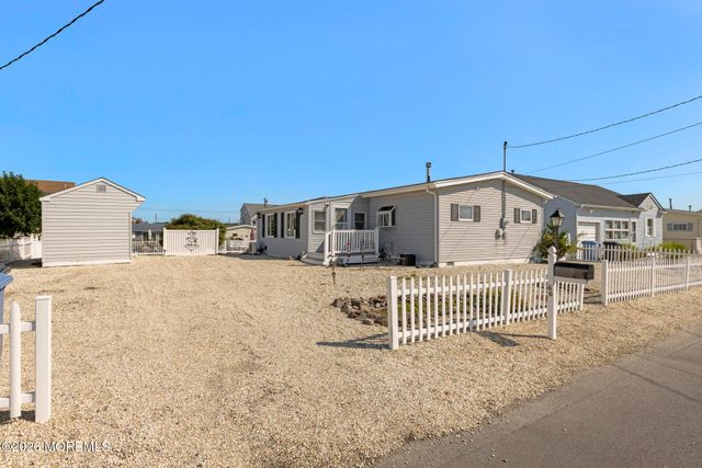 66 Jonathan Drive, Beach Haven West, NJ 08050