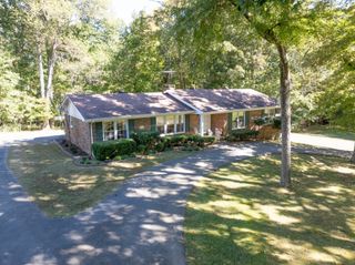 115 Rae Ln, Burns, TN 37029