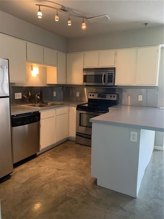 1013 W 23rd ST 202, Austin, TX 78705
