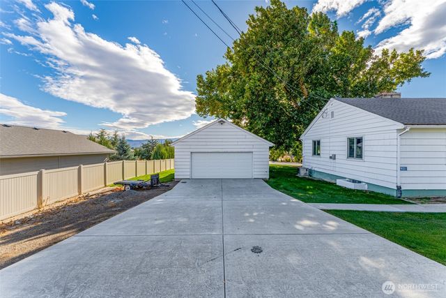921 Easy Street, Wenatchee, WA 98801