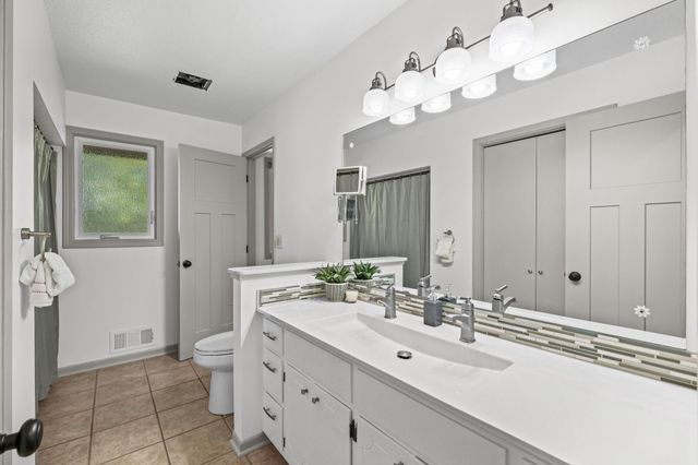 2625 Seans Way, North Saint Paul, MN 55109