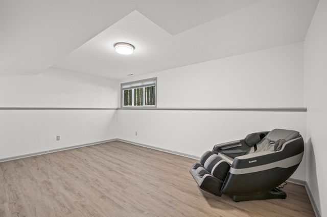 2625 Seans Way, North Saint Paul, MN 55109