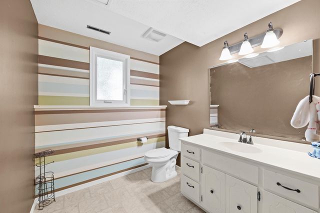 2625 Seans Way, North Saint Paul, MN 55109