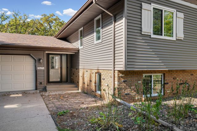 2625 Seans Way, North Saint Paul, MN 55109