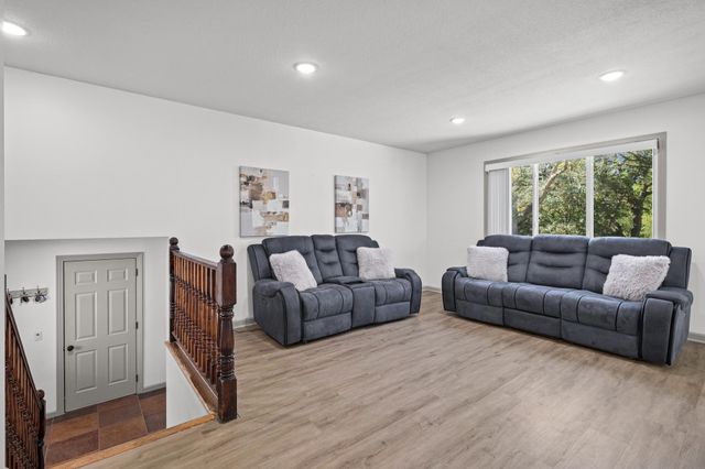 2625 Seans Way, North Saint Paul, MN 55109