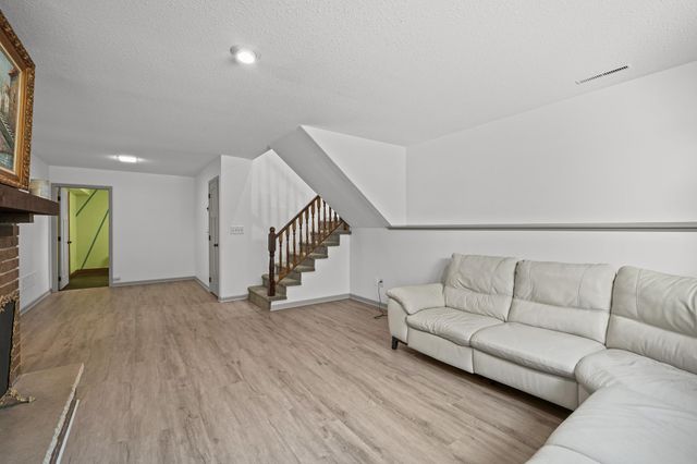 2625 Seans Way, North Saint Paul, MN 55109
