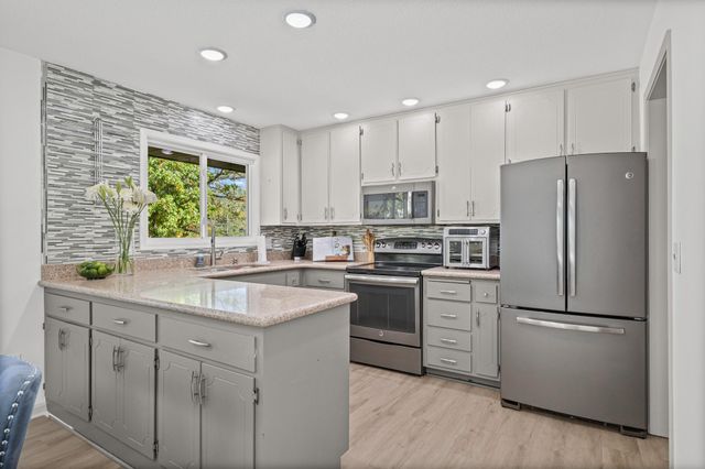2625 Seans Way, North Saint Paul, MN 55109