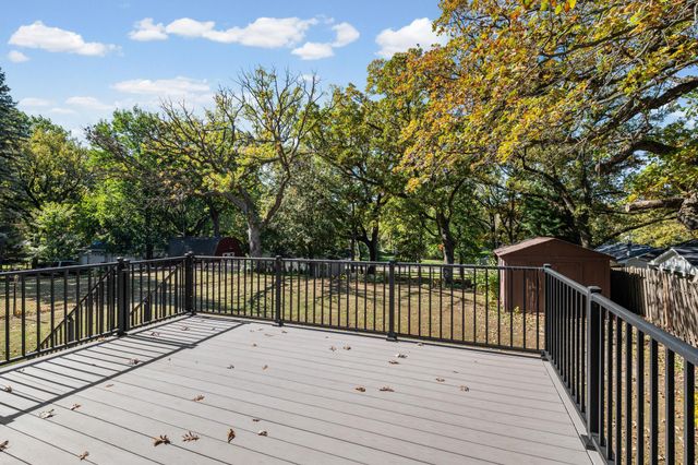2625 Seans Way, North Saint Paul, MN 55109